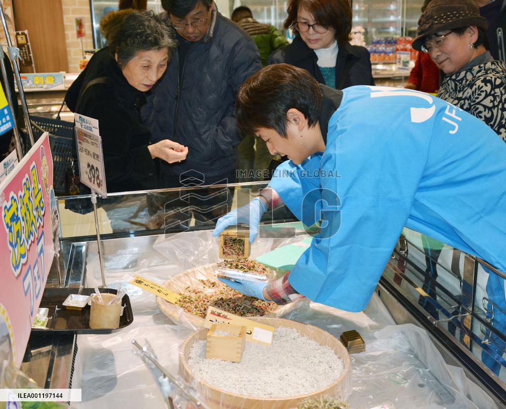 Fishermen sell seafood at fair in Ibaraki Pref.