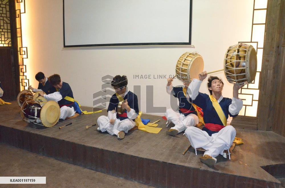 S. Koreans play drums at cultural event in China