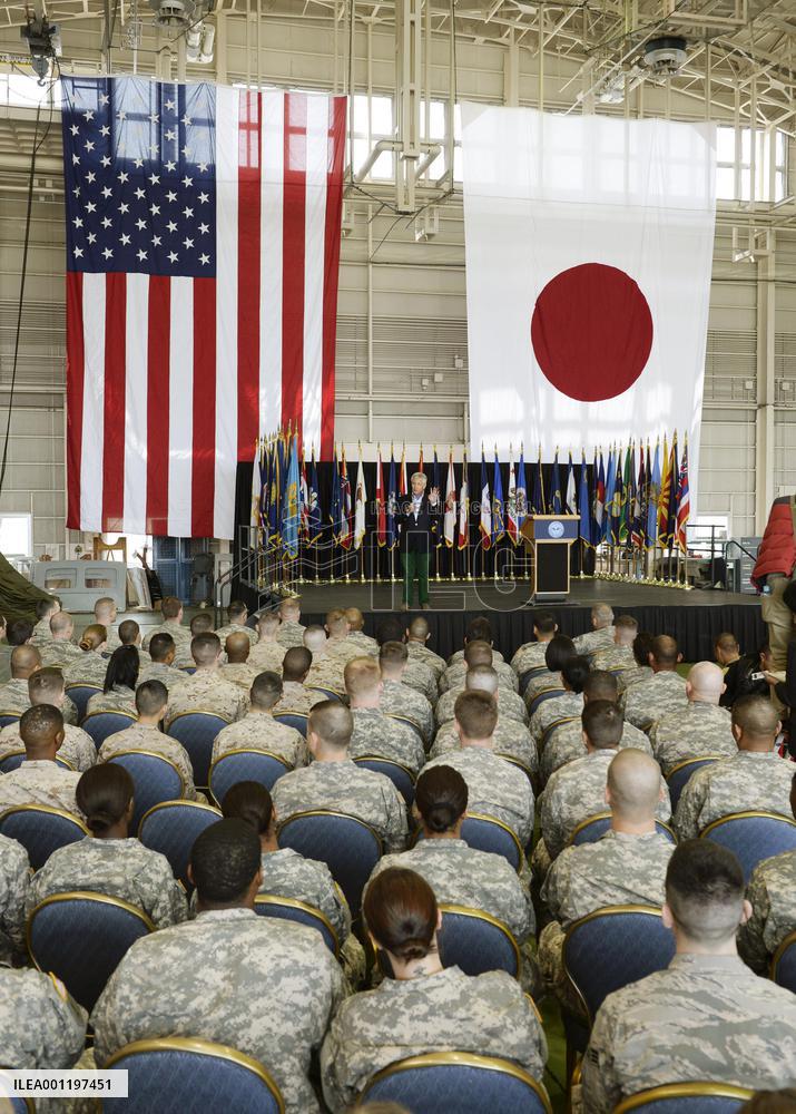 U.S. soldiers gather for dialogue with Hagel in Tokyo