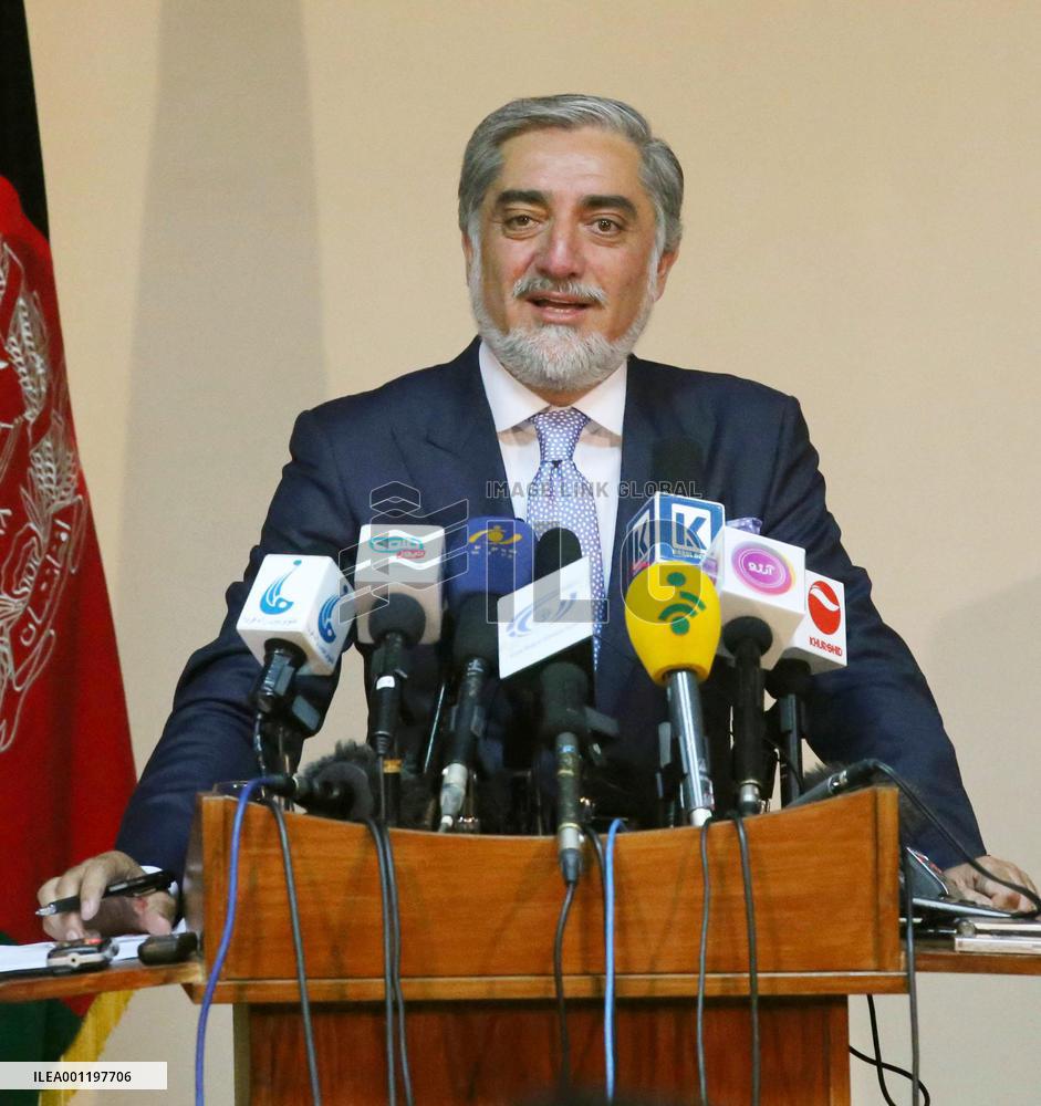 Leading Afghan presidential candidate Abdulla meets press