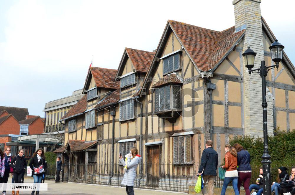 Shakespeare's birthplace keeps attracting tourists