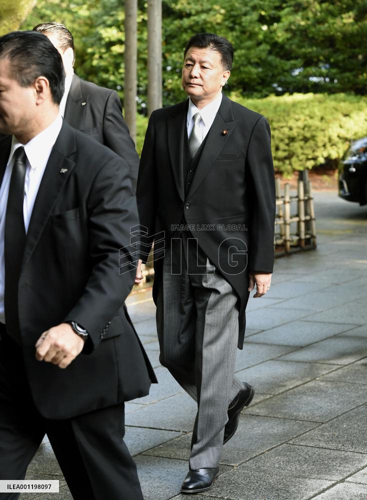 Japan minister at Yasukuni