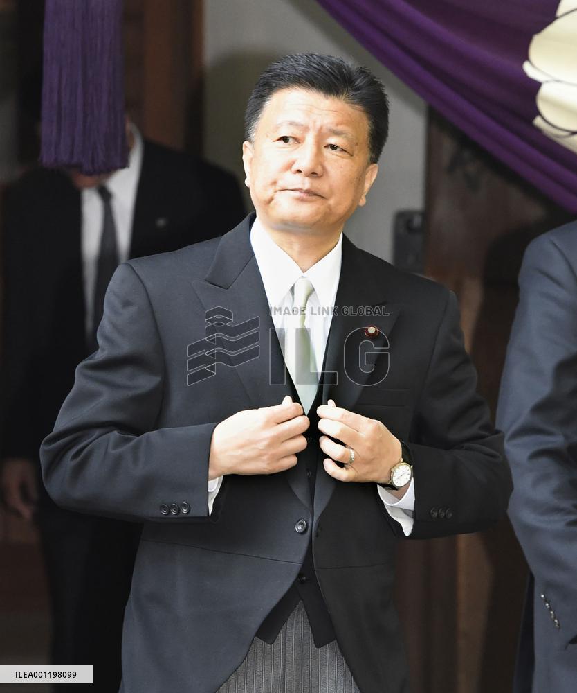 Japan minister at Yasukuni