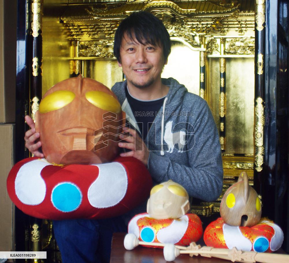 Happy memorial service with Ultraman-shaped wooden drum