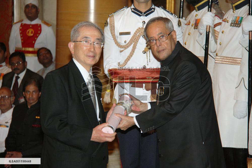 Univ. of Tokyo professor gets prestigious Indian award