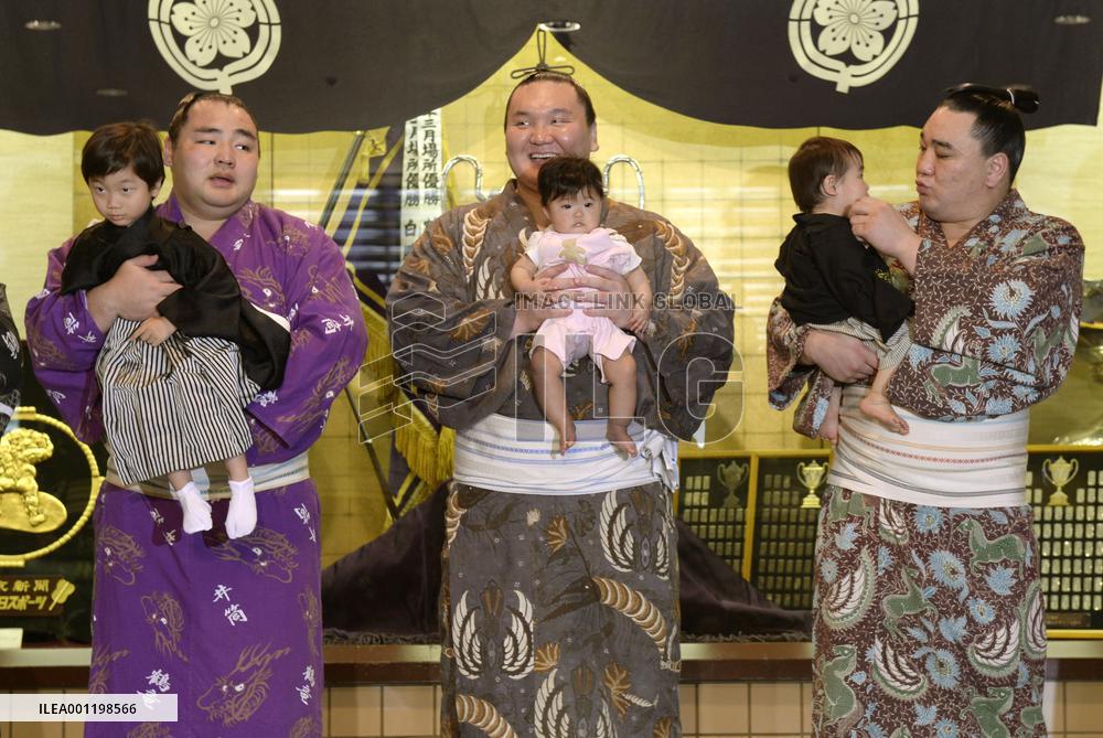 Yokozuna wrestlers wish children healthy growth