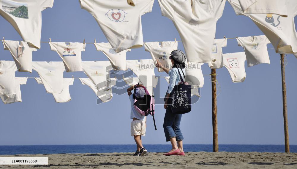 1,200 T-shirts hung on beach for art exhibition