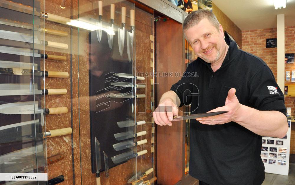 Canadian promotes traditional Japanese kitchen knives