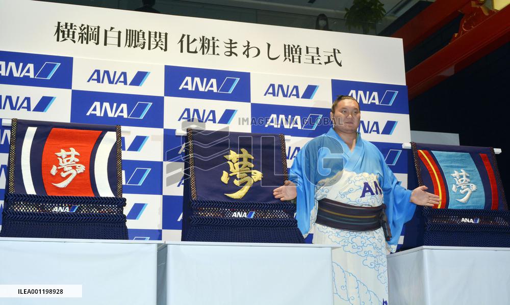 Hakuho receives new ornamental aprons from ANA
