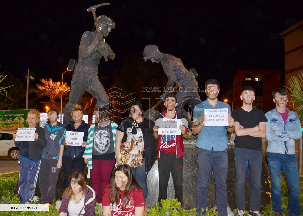 Young people protest over coal mine accident in Turkey