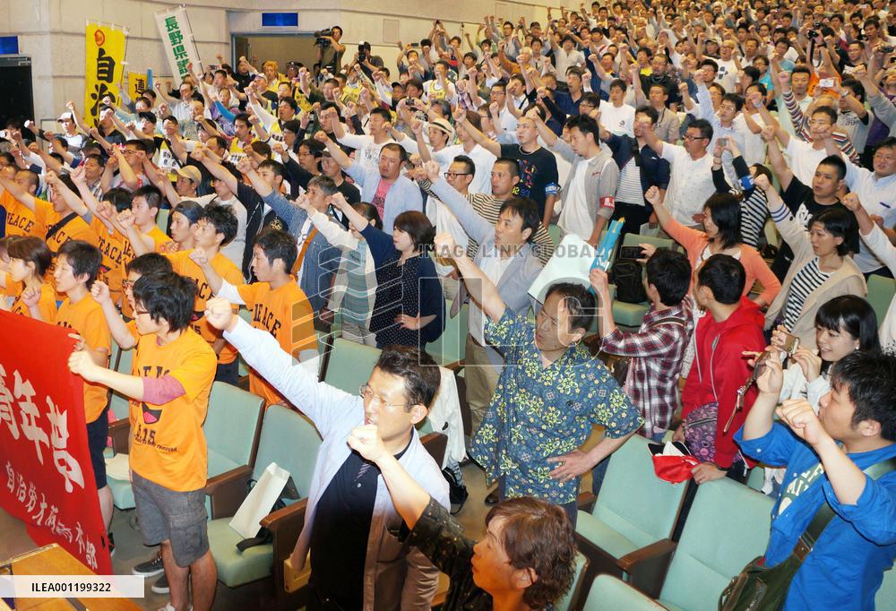 People show high spirits for 'peace march' in Okinawa