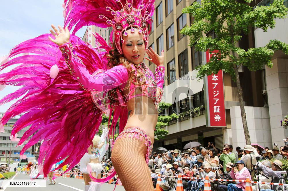 Woman dances samba during Kobe Festival