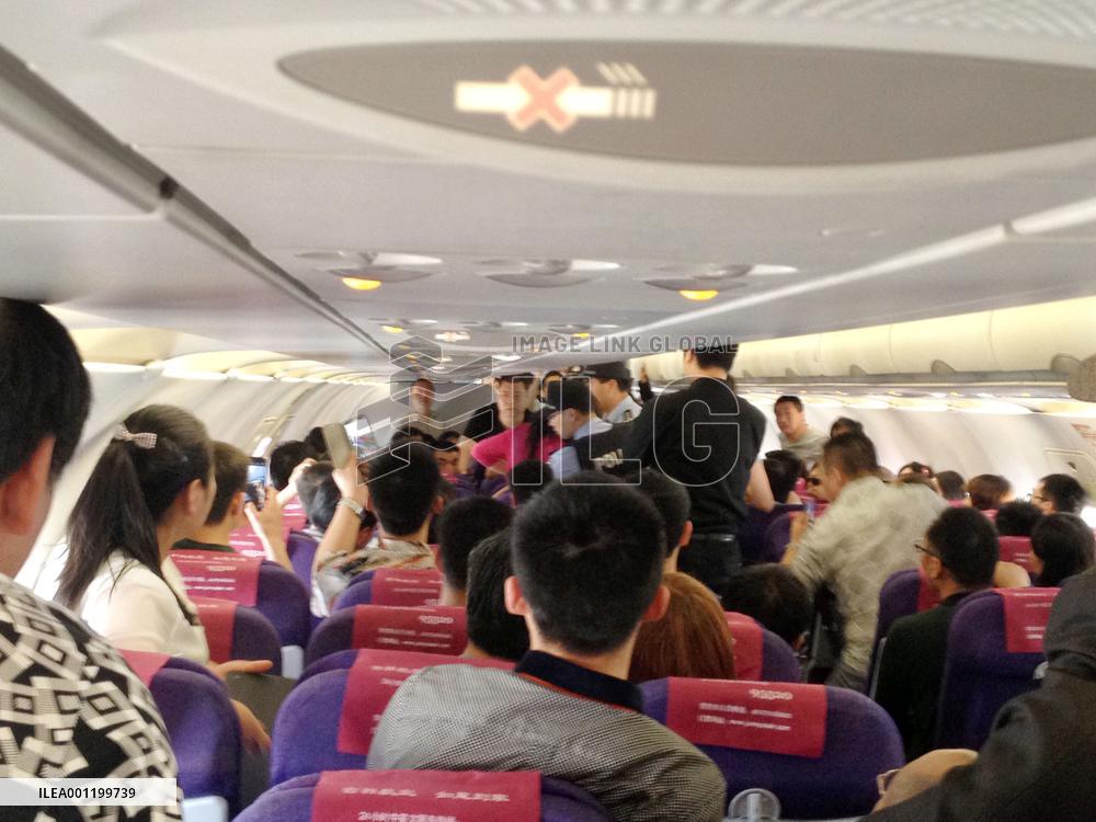 Chinese plane searched after emergency landing on bomb scare