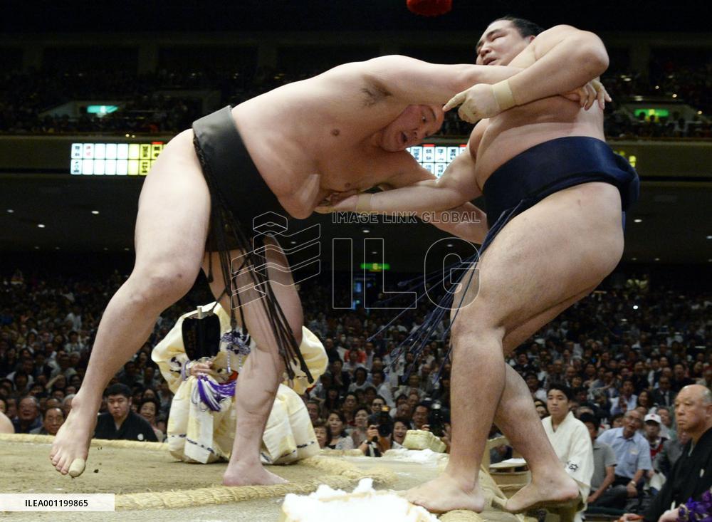 Yokozuna Hakuho of Mongolia 1 win away from 29th title
