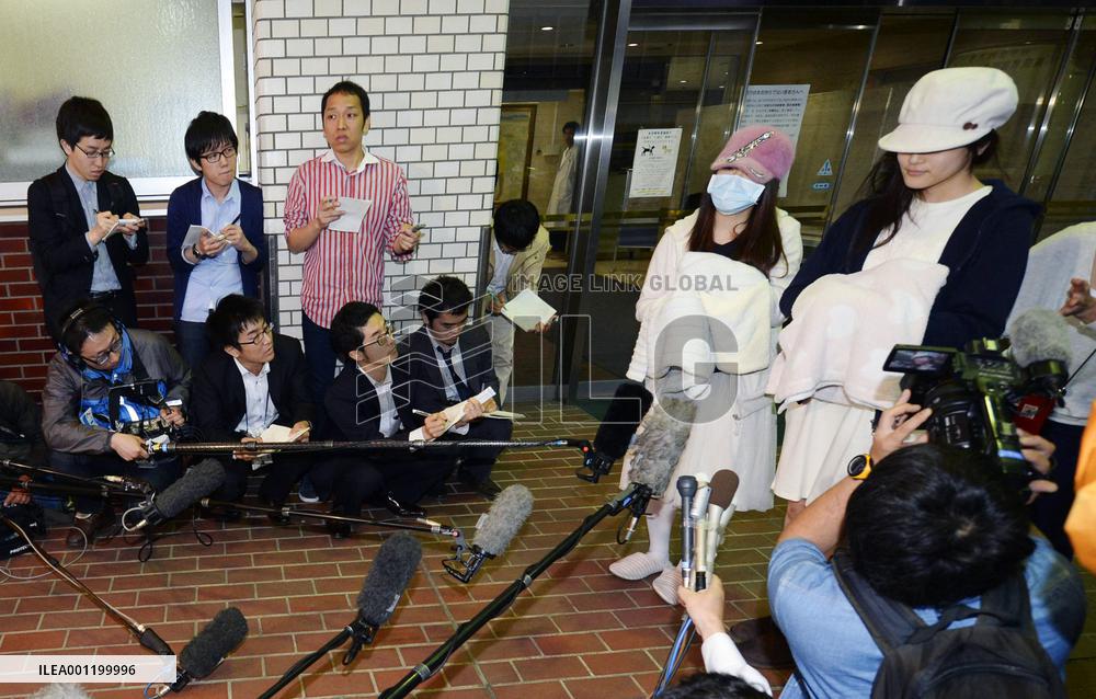 Attacked AKB48 members leave hospital