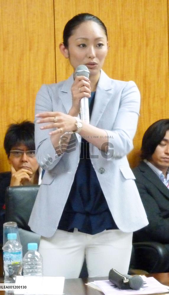 Ex-figure skater Ando attends gov't panel meeting