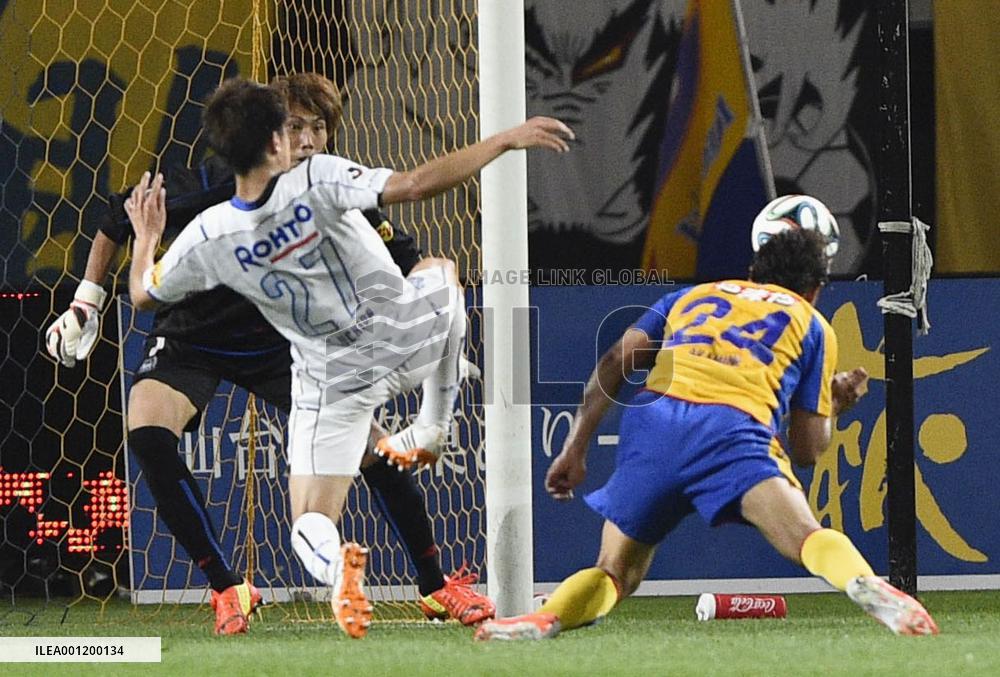 Akamine's header brings 1-0 win to Vegalta over Gamba