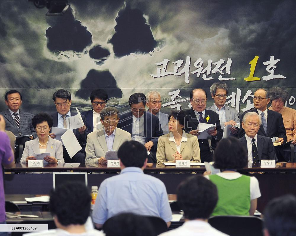 S. Koreans urge immediate closure of aged reactor