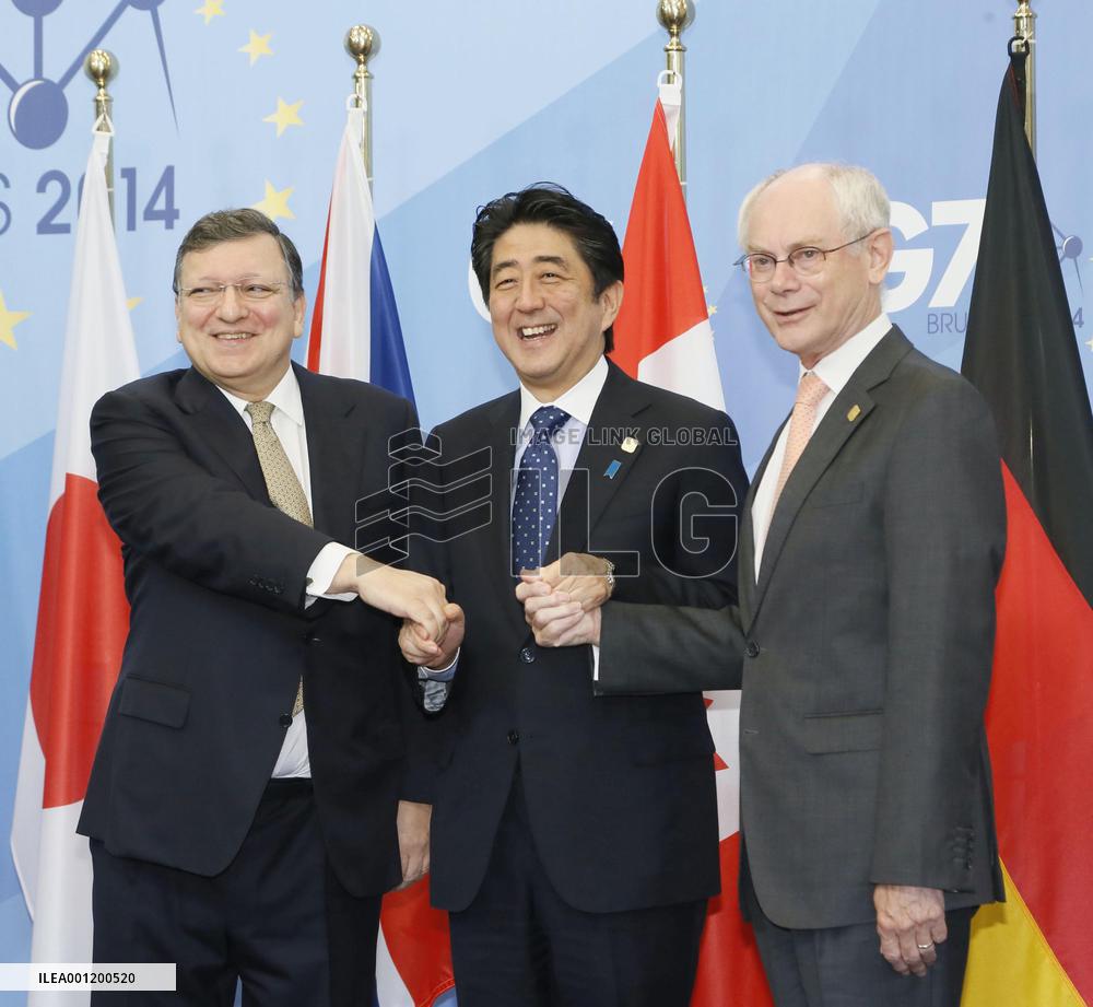 PM Abe talks with EU leaders