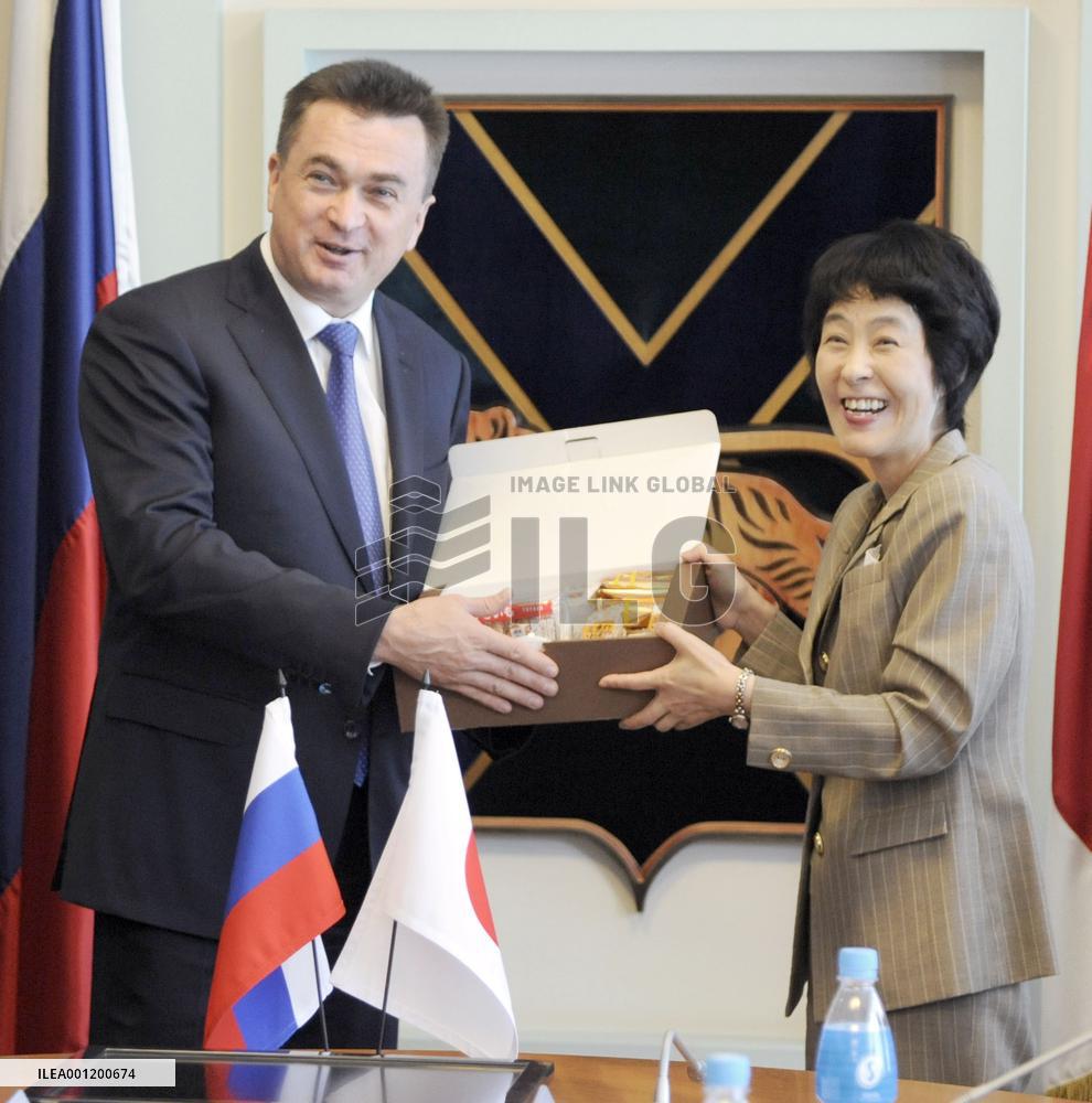 Japanese, Russian governors hold talks