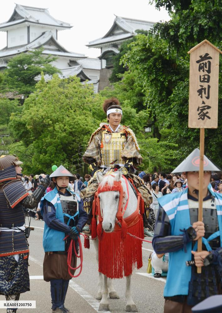Actor Harada rides horse in Hyakumangoku Matsuri parade