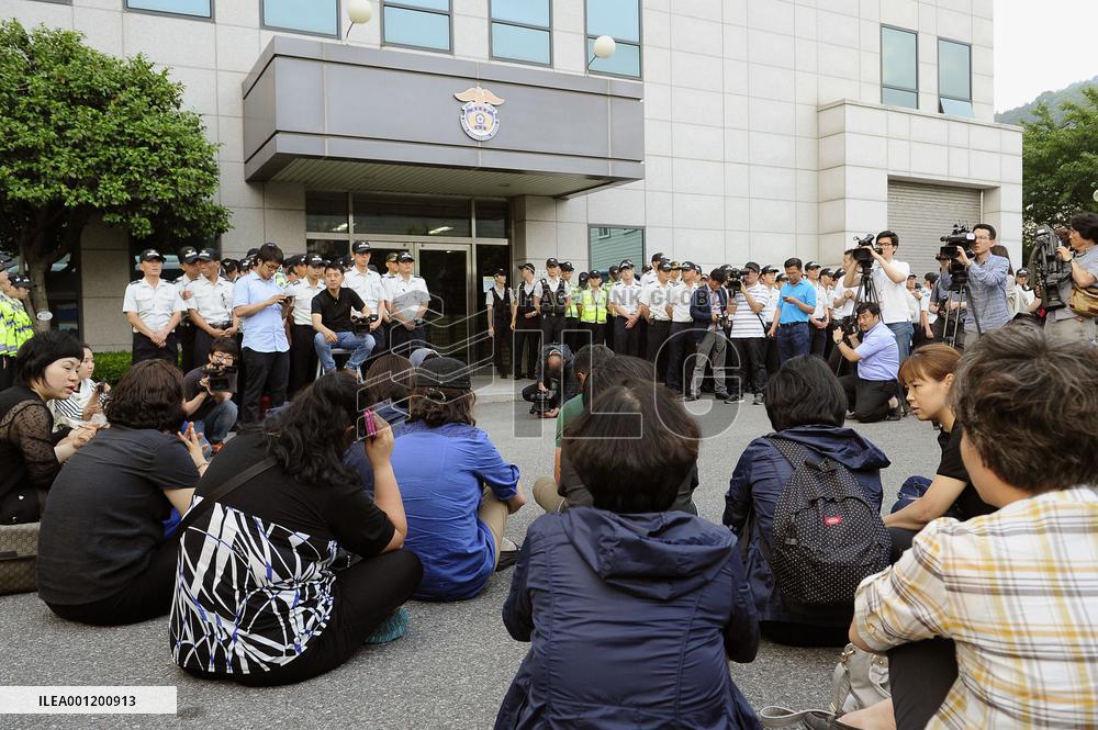 Trial for crew of sunken S. Korean ferry