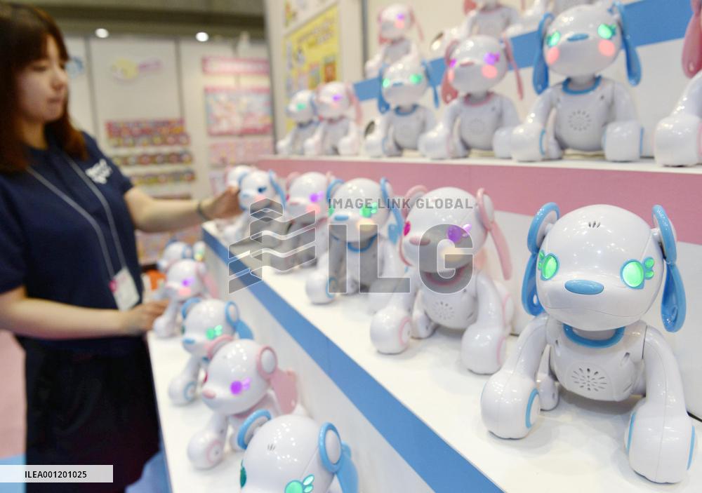 Sega displays 'Heart Energy Poochi' at Tokyo toy show