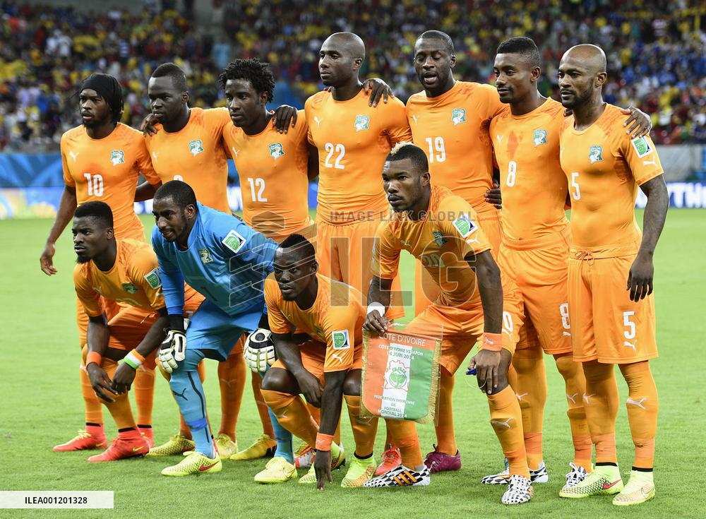 Ivory Coast players pose before facing Japan