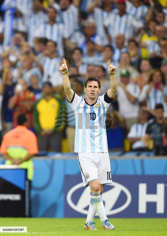 Argentina beat Bosnia-Herzegovina 2-1