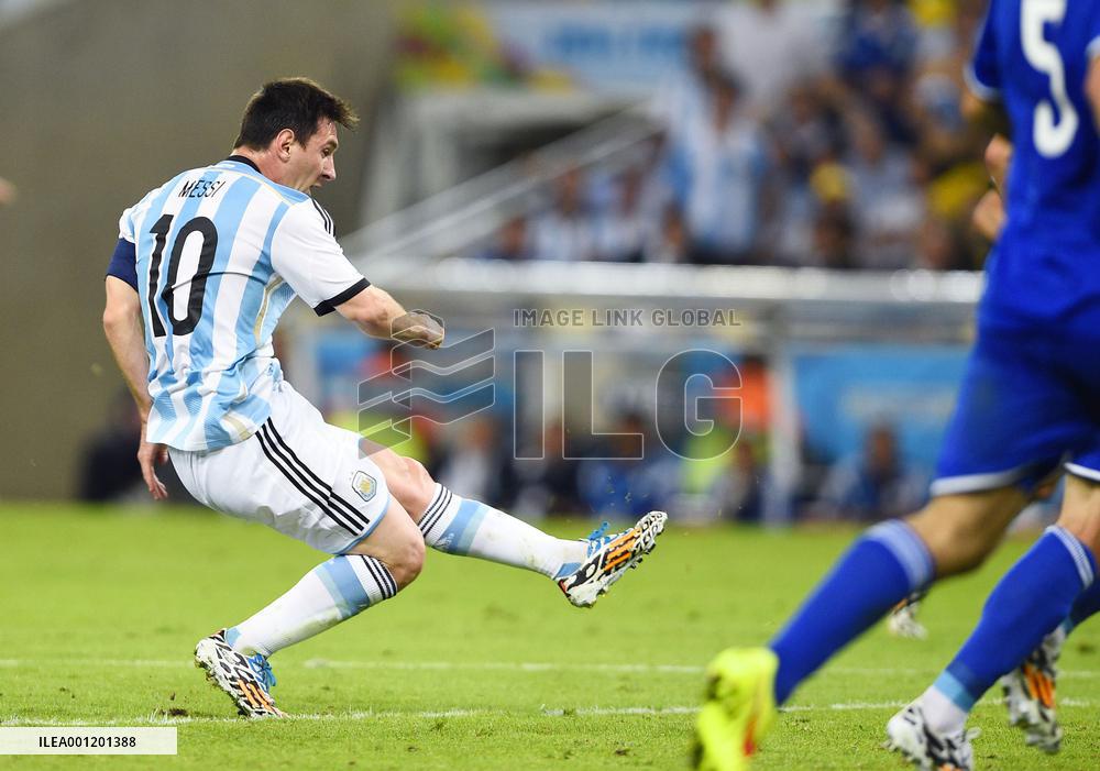 Argentina beat Bosnia-Herzegovina 2-1