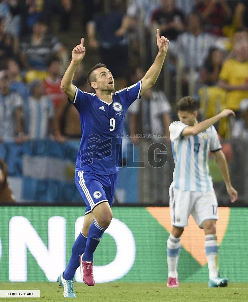 Argentina beat Bosnia-Herzegovina 2-1