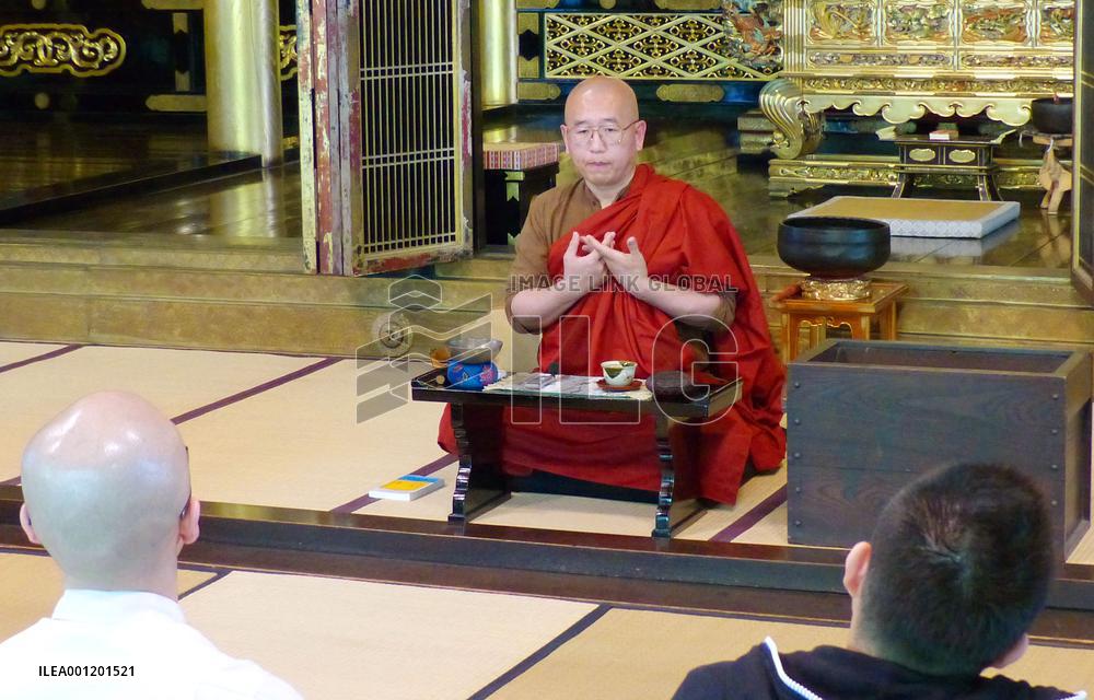 Priest teaches how to meditate at Zen workshop