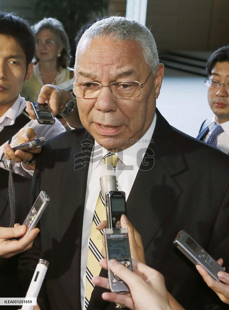 Ex-U.S. defense chief Powell talks with Japan PM Abe