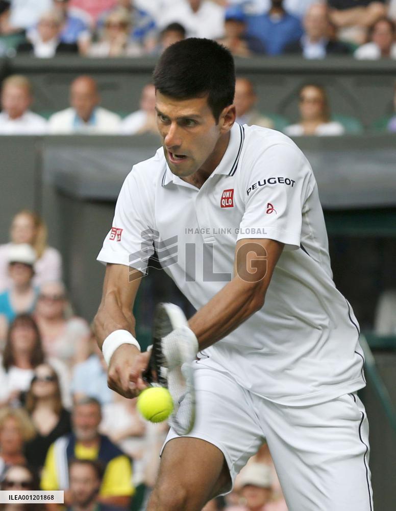 Novak Djokovic advances to Wimbledon 2nd round