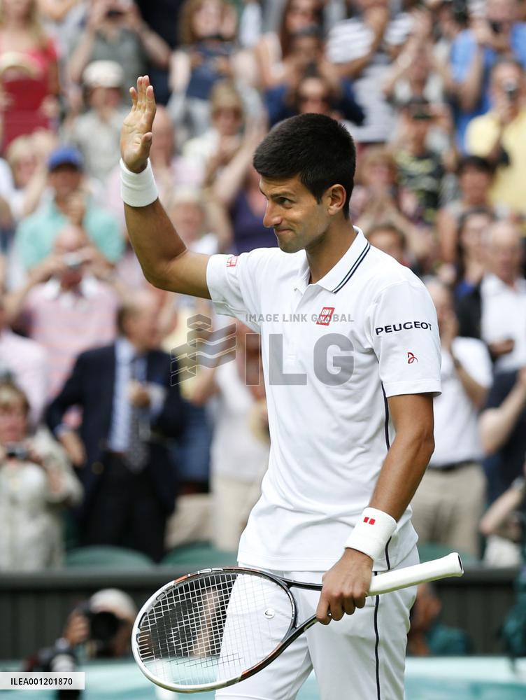 Novak Djokovic advances to Wimbledon 2nd round