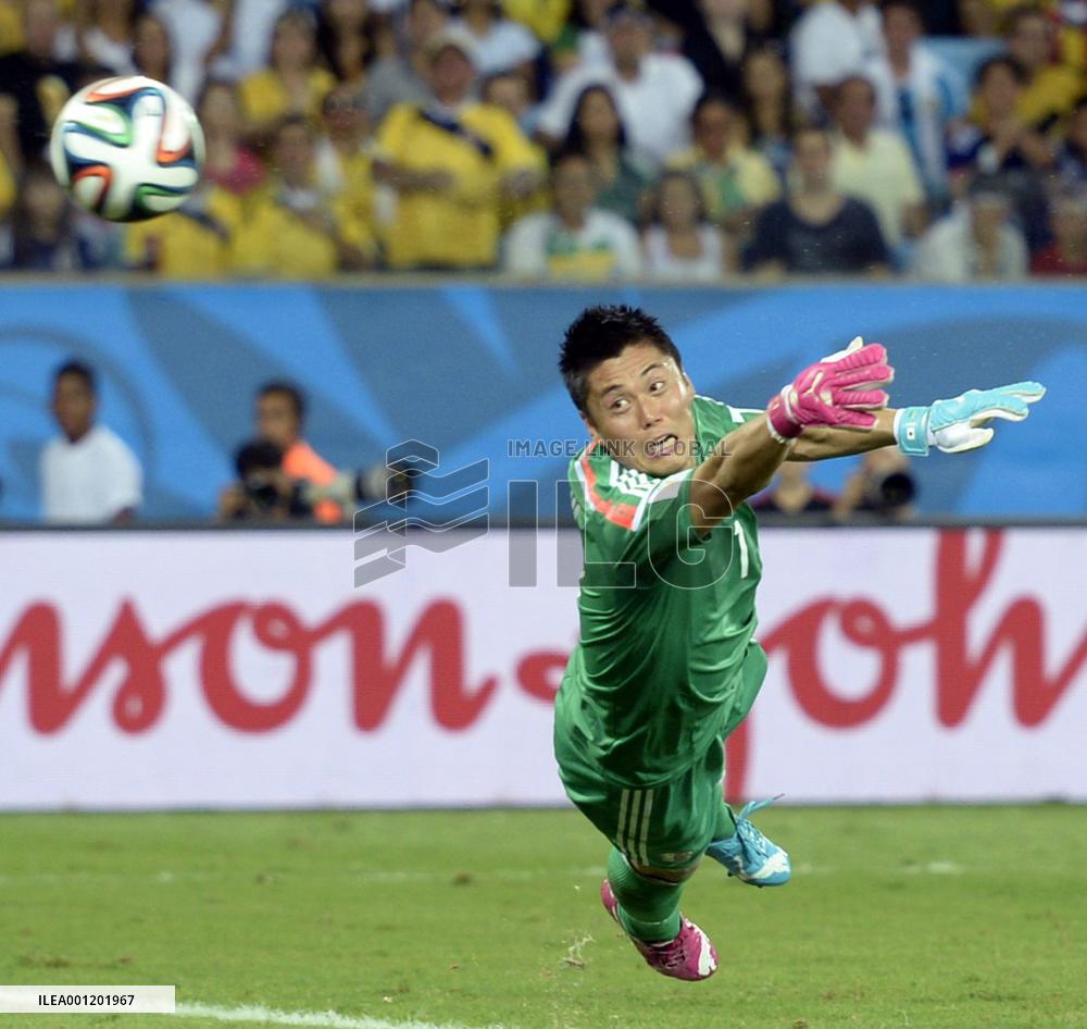 Japan crash out of World Cup after 4-1 hammering by Colombia