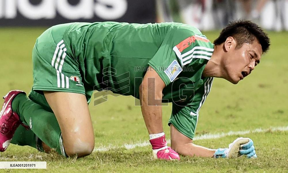 Japan crash out of World Cup after 4-1 hammering by Colombia