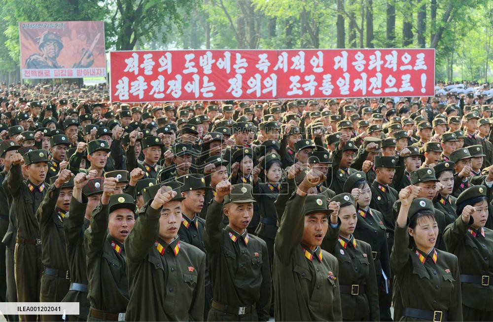 N. Korean soldiers gather for political rally