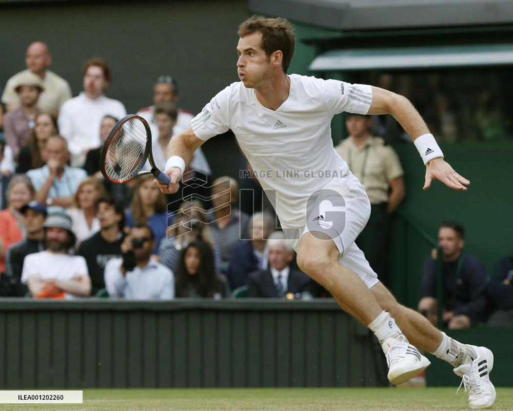 Britain's Murray advances to 4th round at Wimbledon tennis