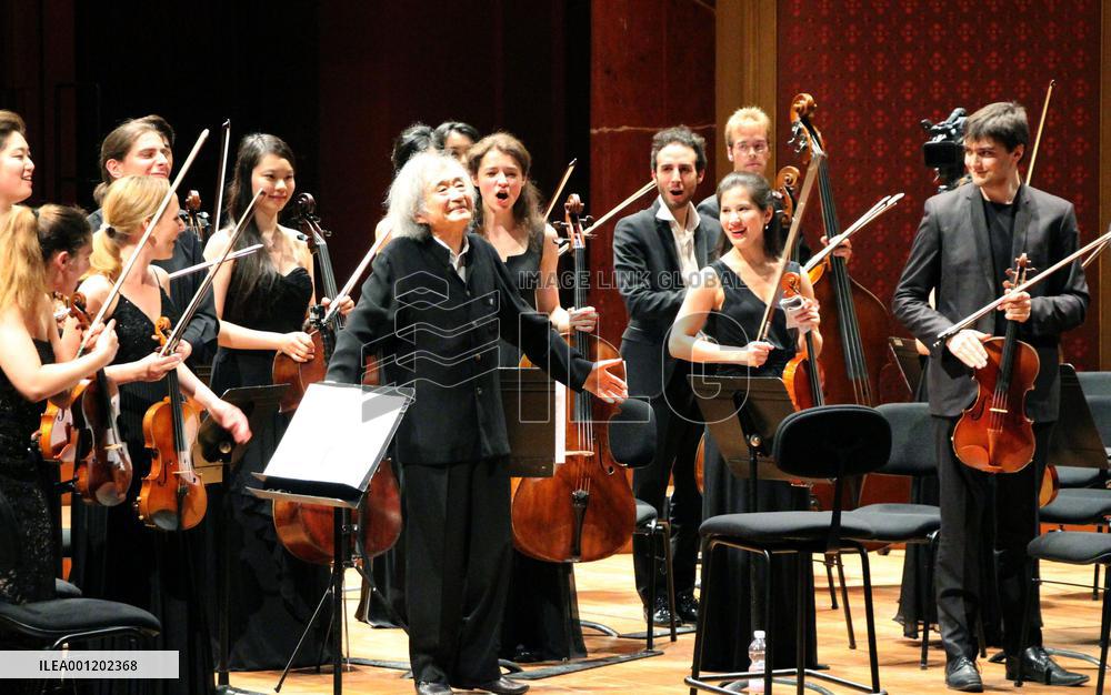 Conductor Ozawa gets big applause from Swiss audience