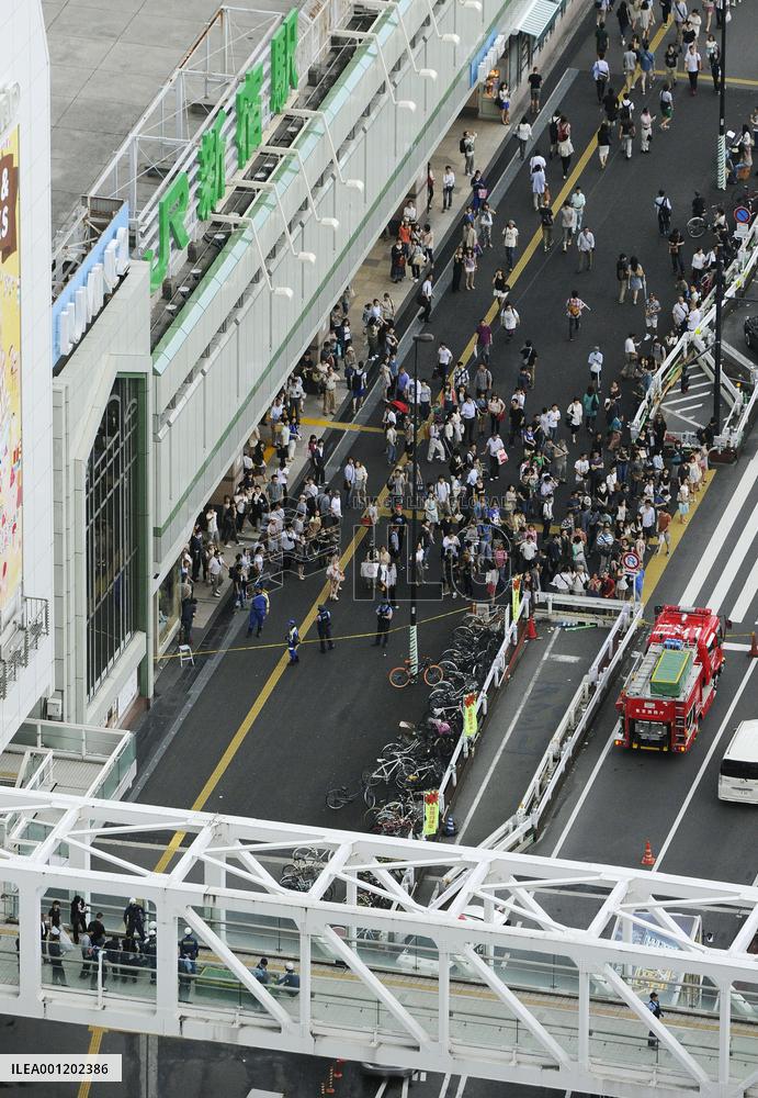 Man sets himself on fire in central Tokyo