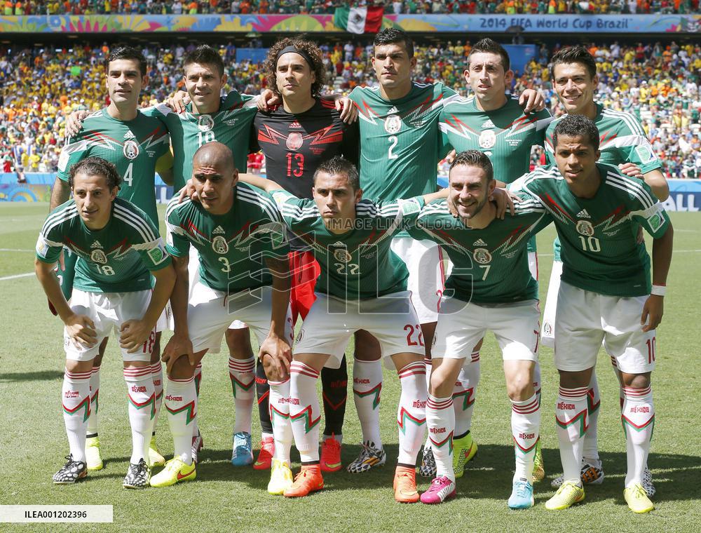 Netherlands beat Mexico 2-1