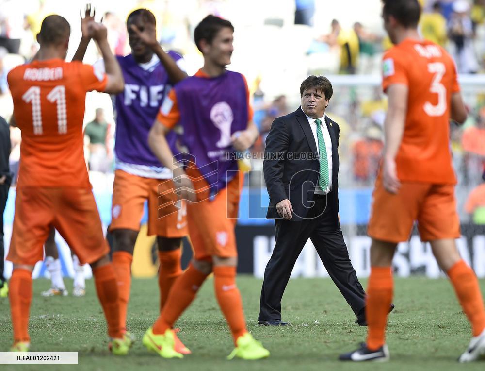 Netherlands beat Mexico 2-1
