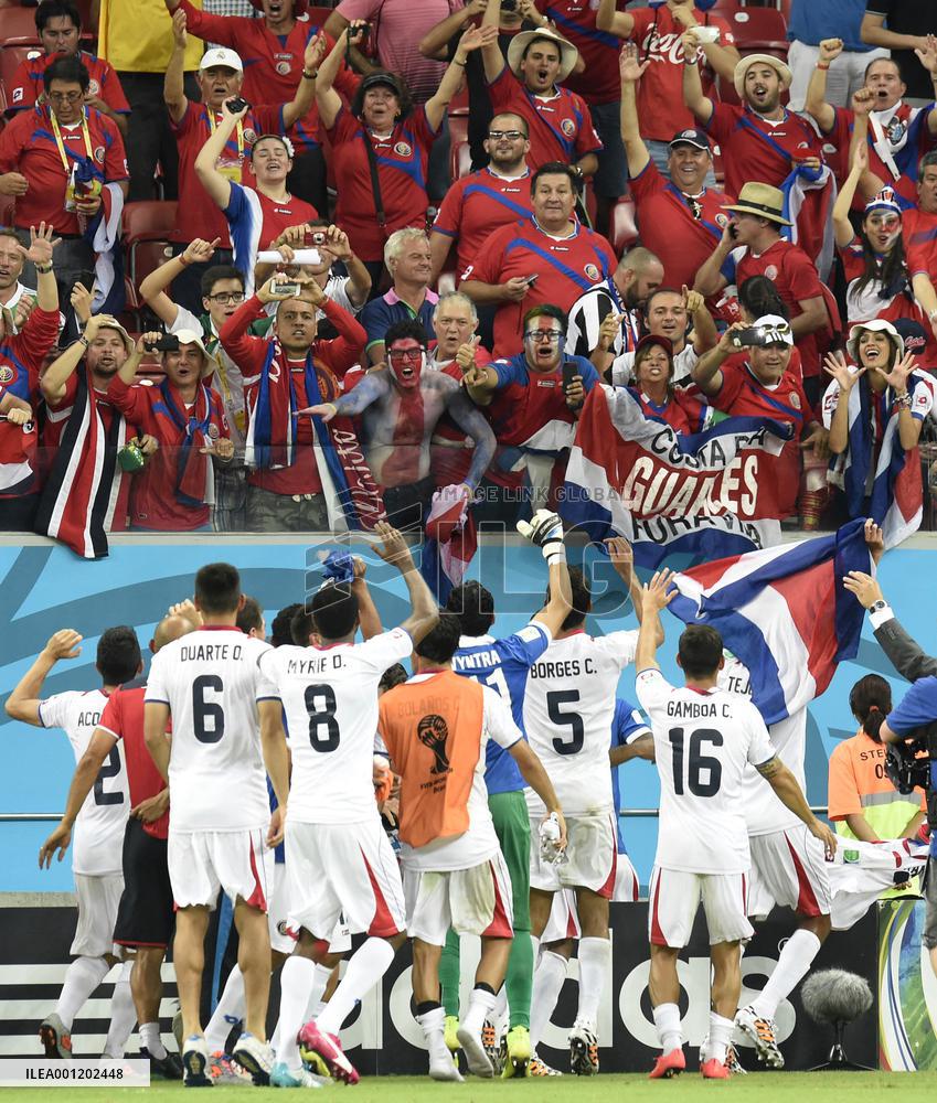 Costa Rica edge Greece on penalties