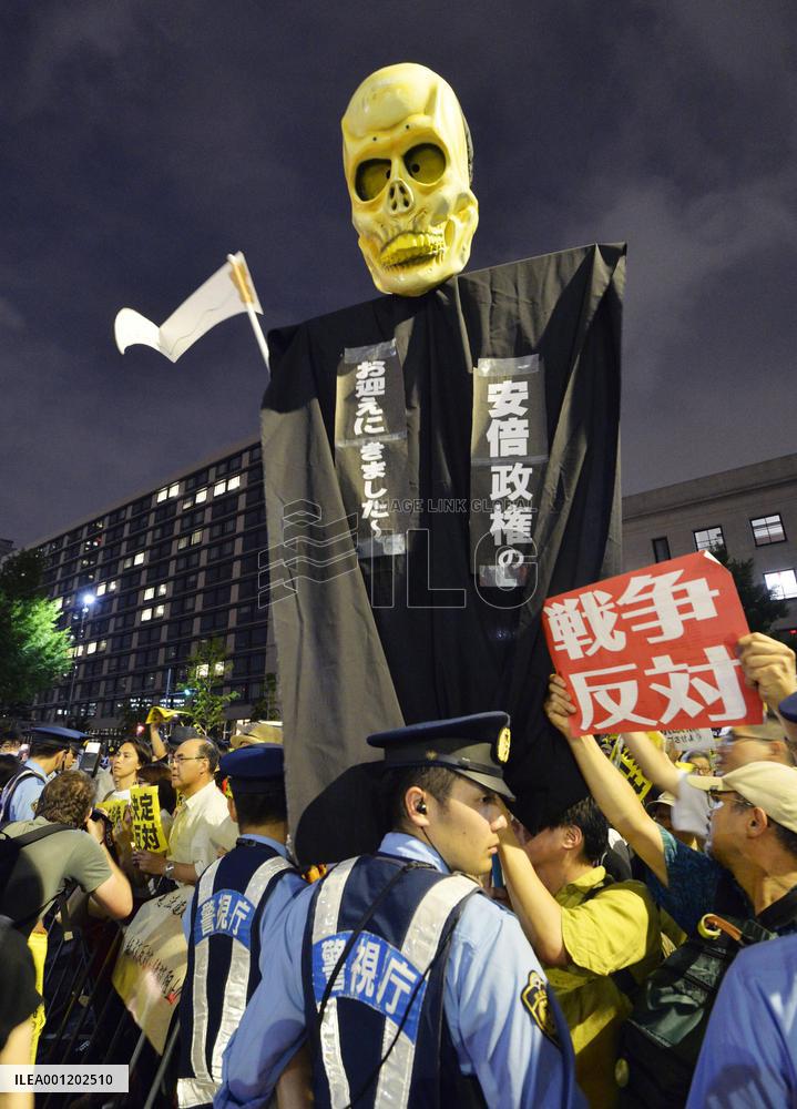 10,000 protest in Tokyo over security policy change