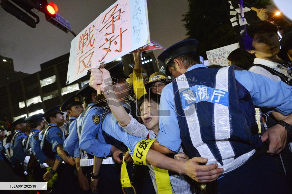 10,000 protest in Tokyo over security policy change