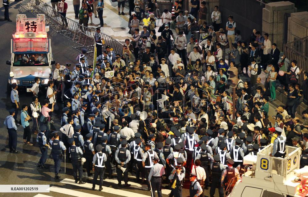 10,000 protest in Tokyo over security policy change