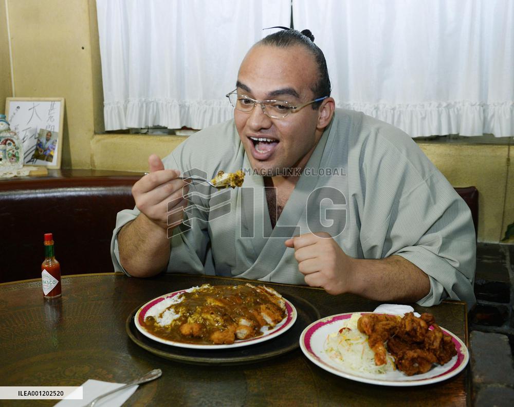 Sumo wrestler in Ramadan