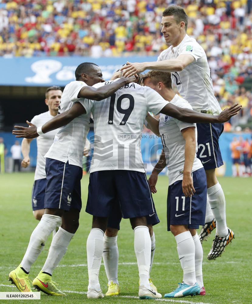 France beat Nigeria 2-0