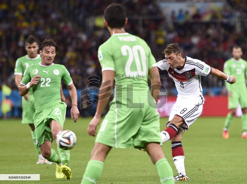 Germany defeat Algeria 2-1